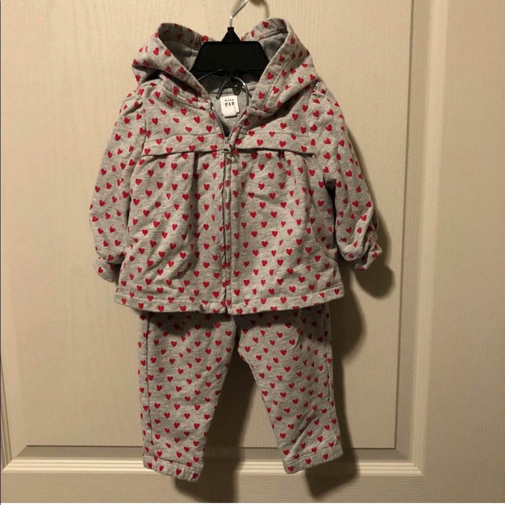 Gap hoodie and sweat pants 6-12m